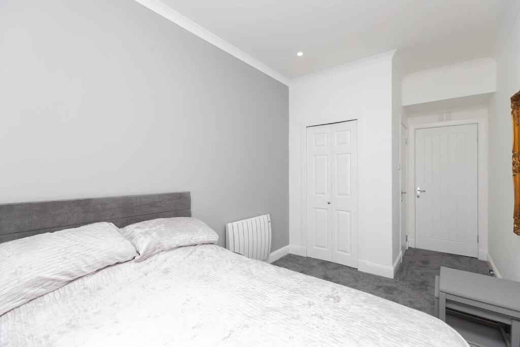 City Centre 2 Bedroom Flat Перт Экстерьер фото